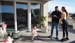 Asmin sa Aneli i ćerkom