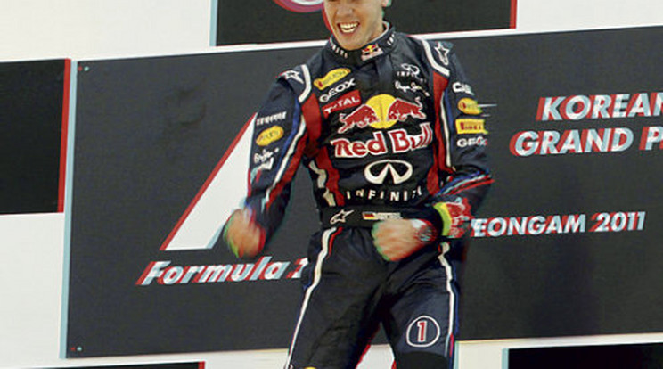 Vettel már világbajnok, de nem áll le