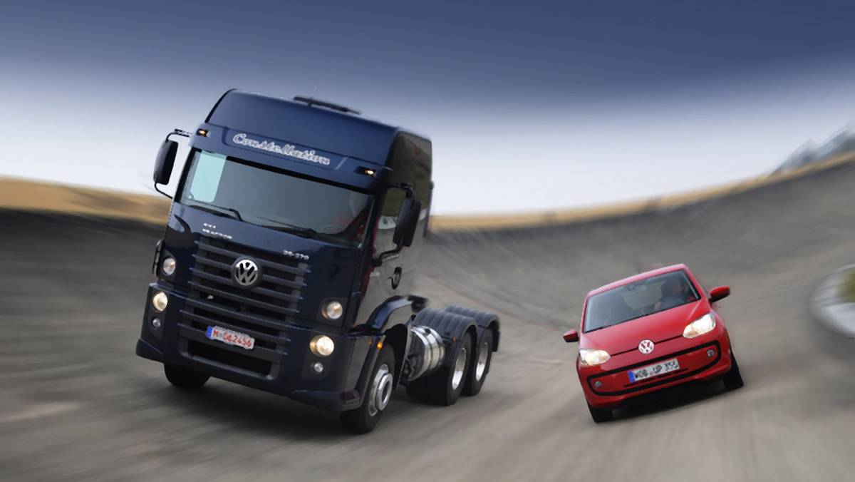 Porównanie skrajności: Volkswagen UP! kontra ciężarówka