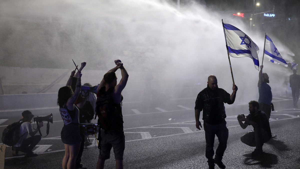 Tysiące Izraelczyków na ulicach. Policja użyła armatek wodnych