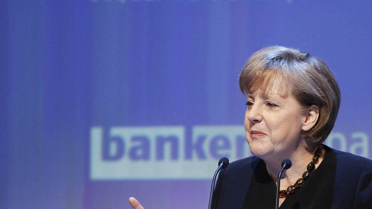 Kanclerz Niemiec Angela Merkel przeszła wczoraj wieczorem w berlińskim szpitalu Charite operację naderwanej łąkotki - poinformował dzisiaj rzecznik rządu Steffen Seibert.