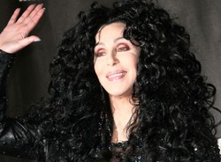 Cher tworzy serial o walce o prawa homoseksualistów