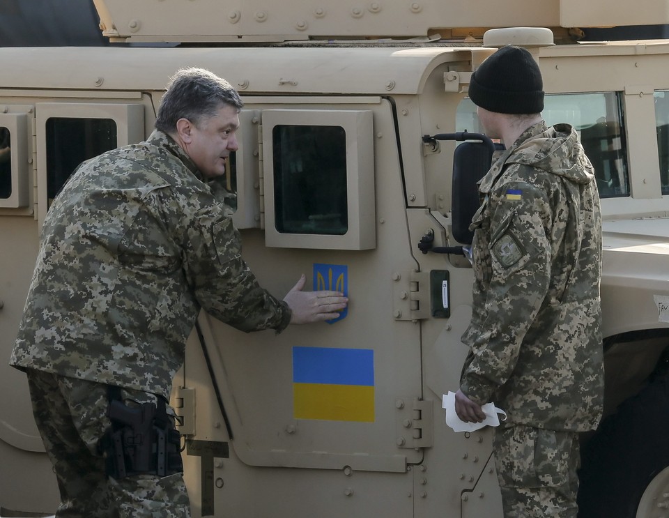 UKRAINE USA AID (Supplying the first part of American HMMWV military vehicles to Ukraine.)