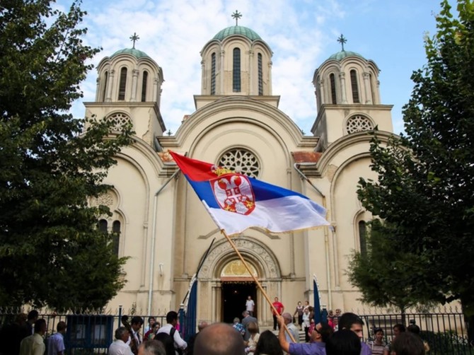Mlada uzela koverte i pobegla sa bivšim dečkom