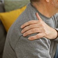 Protézisműtét várólista nélkül? Az orvos szerint kevesen ismerik a lehetőségeiket