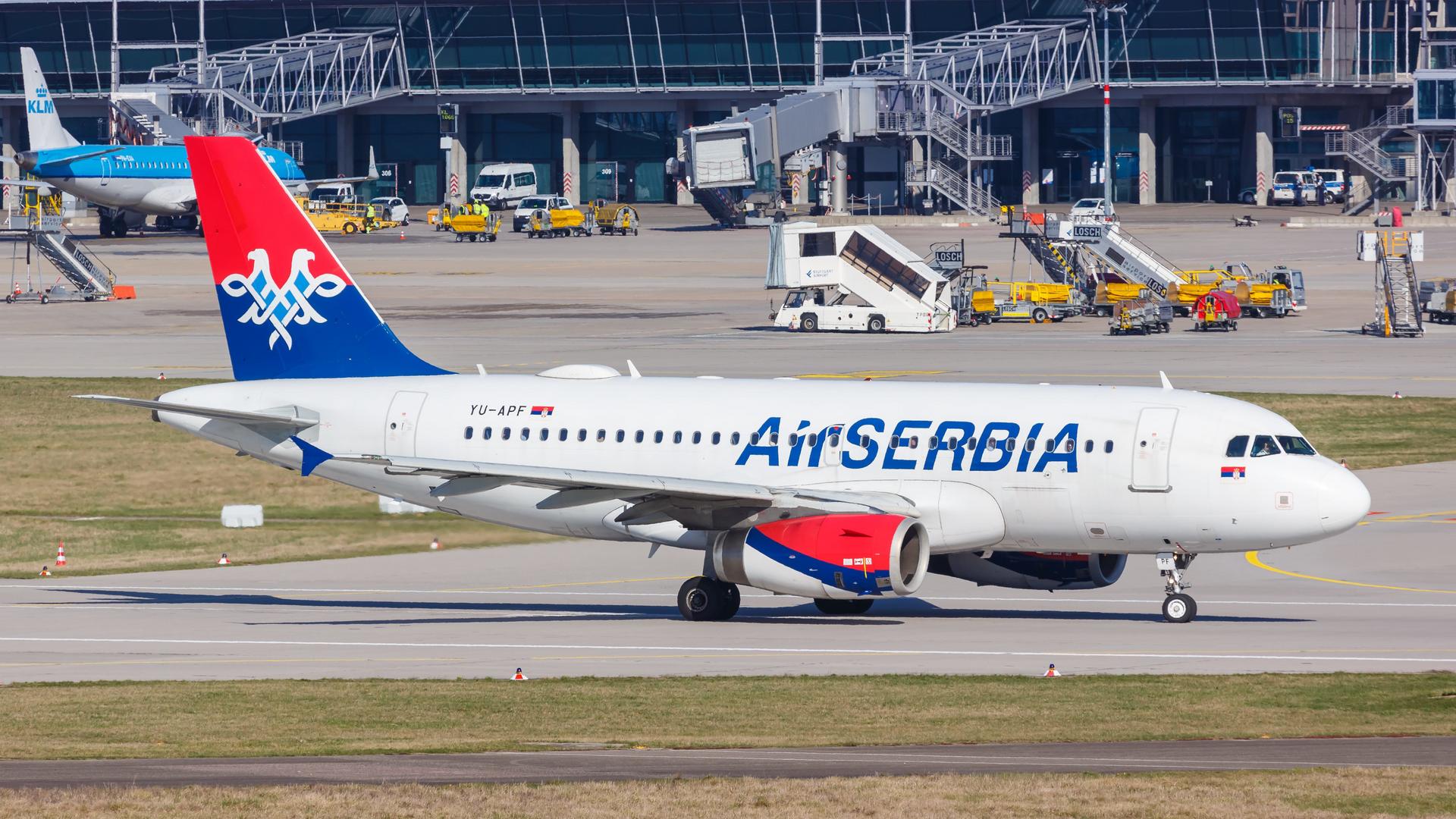 Авиабилеты сербия белград. Airbus a319-132 Эйр Сербия. Airbus a319 Air Serbia. Airbus a320 Air Serbia. Самолеты украинских авиалиний.