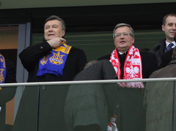 Tusk, Komorowski, Mucha, Lis i Siwiec oglądali klęskę Polaków