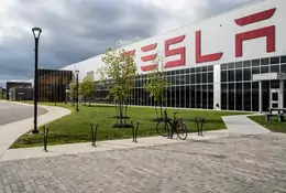 Tesla zamierza otworzyć salon w Polsce? Elon Musk szuka pracowników