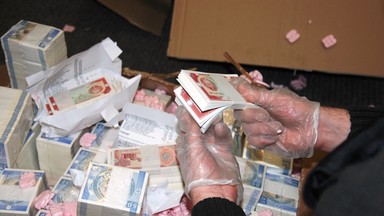 140  kilogramów… banknotów w przesyłce kurierskiej