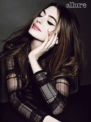 Anne Hathaway w magazynie "Allure"