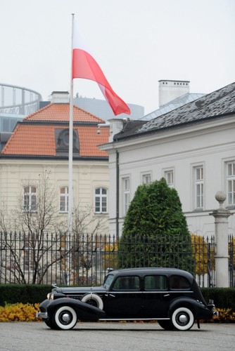 Cadillac Fleetwood Seven Passenger Limousine model 355D