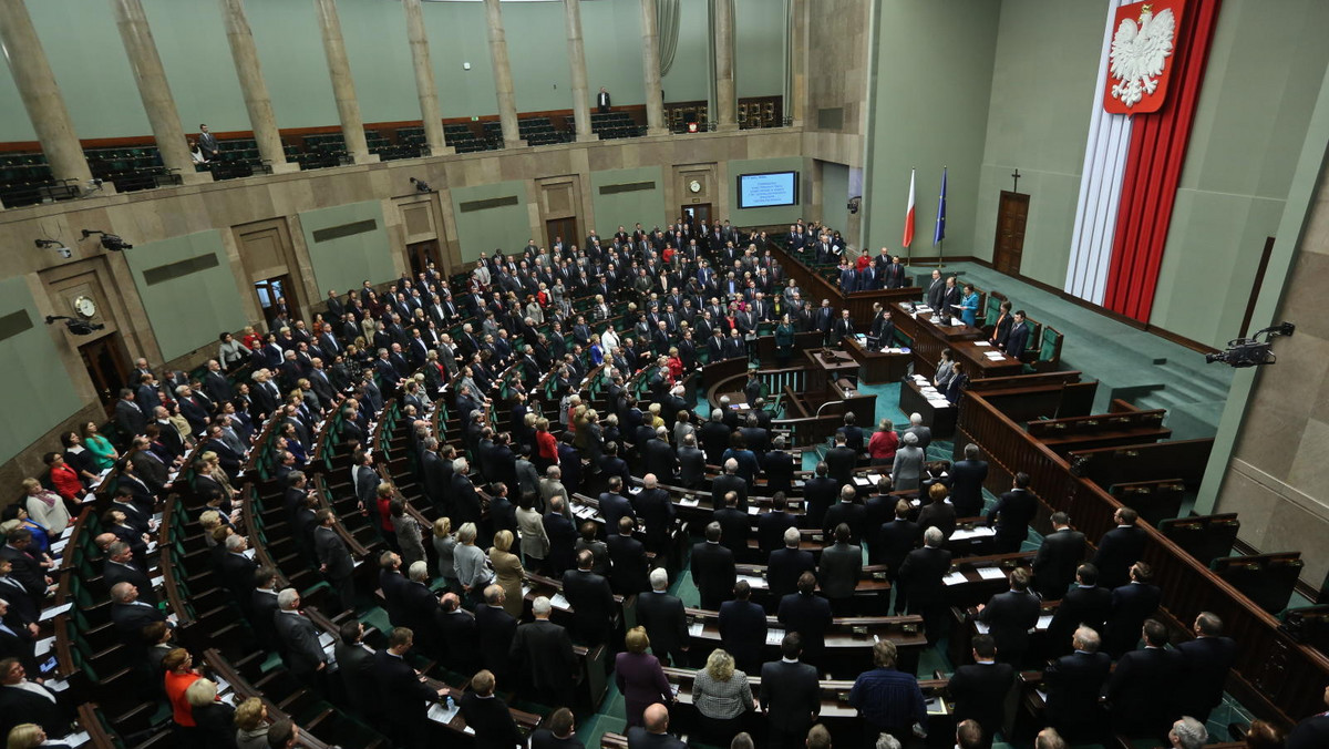 Sejm znowelizował w piątek ustawę o Krajowym Rejestrze Karnym i Krajowym Rejestrze Sądowym, której celem jest ułatwienie obiegu dokumentów między rejestrem karnym a sądem rejestrowym. Resort sprawiedliwości przygotował ten projekt po aferze Amber Gold.