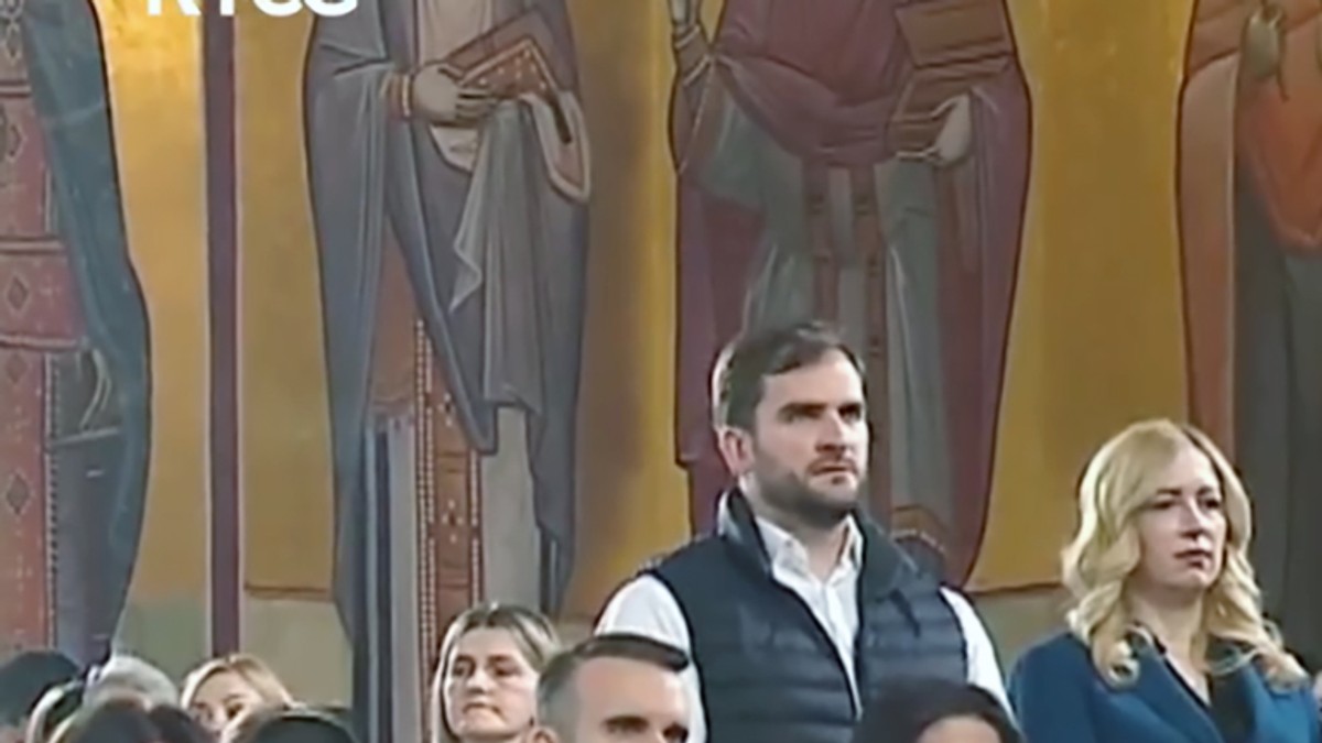 Milojko Spajić sa suprugom na liturgiji u Hramu Hristovog Vaskrsenja u Podgorici: 