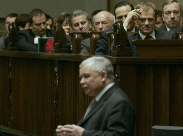 Tusk śpi spokojnie. Kaczyński nie może