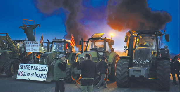 Protesty farmerów odbywają się w całej Europie, na zdjęciu hiszpańscy rolnicy