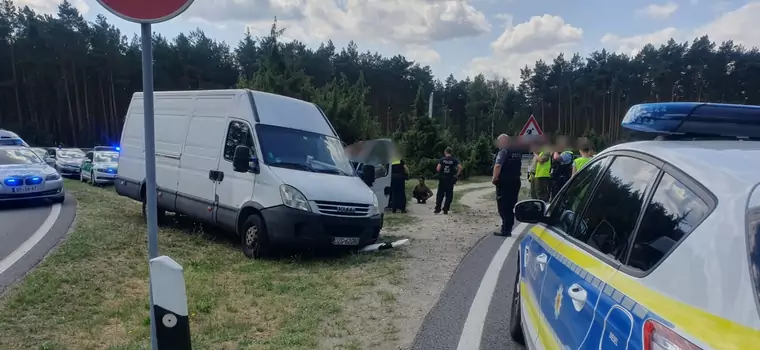 Nie zatrzymał się do kontroli i uciekł za granicę. Do akcji wkroczyli Niemcy [WIDEO]