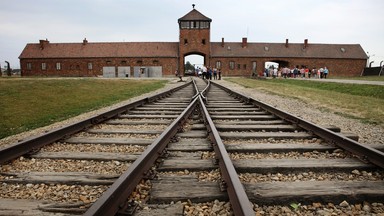 "Do jasnej cholery! Otwieraj ten szlaban". 79 lat od brawurowej ucieczki z Auschwitz