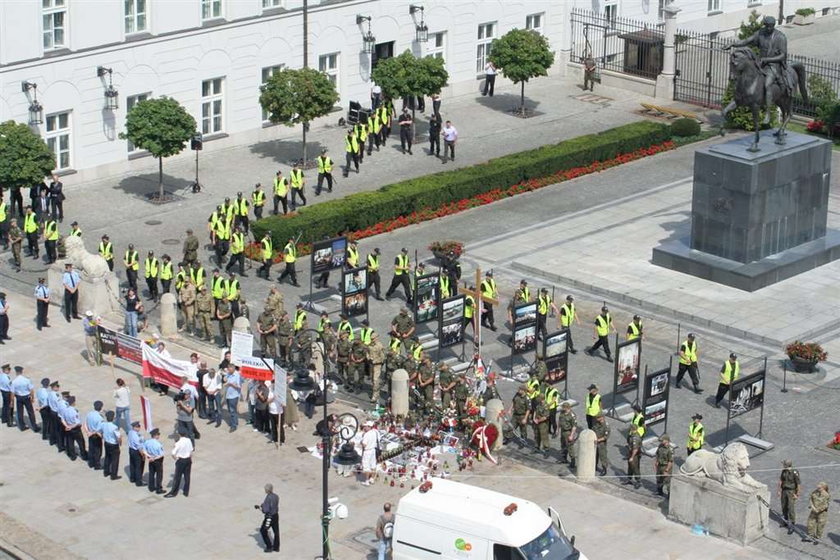 Palikot: Zgwałcona studentka to ofiara krzyża!