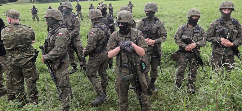 Miller o sytuacji w Usnarzu: Na granicy to jest SG czy ludzie Bąkiewicza?