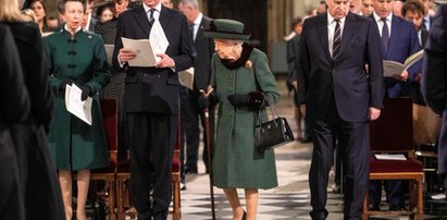 Na tę ceremonię Elżbieta II wybrała się z synem. Akurat tym, o którym rodzina chciałaby zapomnieć [ZDJĘCIA, FILM]