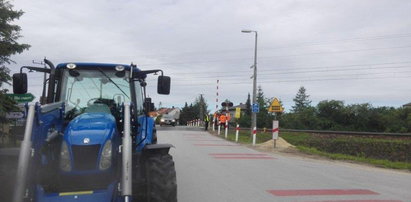 Jechał ze świnią i utknął na torach. O włos od tragedii