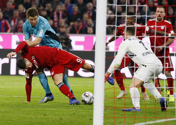 Liga niemiecka: Lewandowski bez gola, Bayern bez zwycięstwa. Borussia umocniła się na prowadzeniu