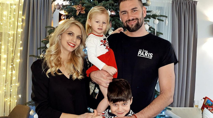 ﷯Szabina férjével, Kucsera Gáborral és gyermekeikkel, Millával és Bencével várja, hogy bővüljön a család/ Fotó: Instagram