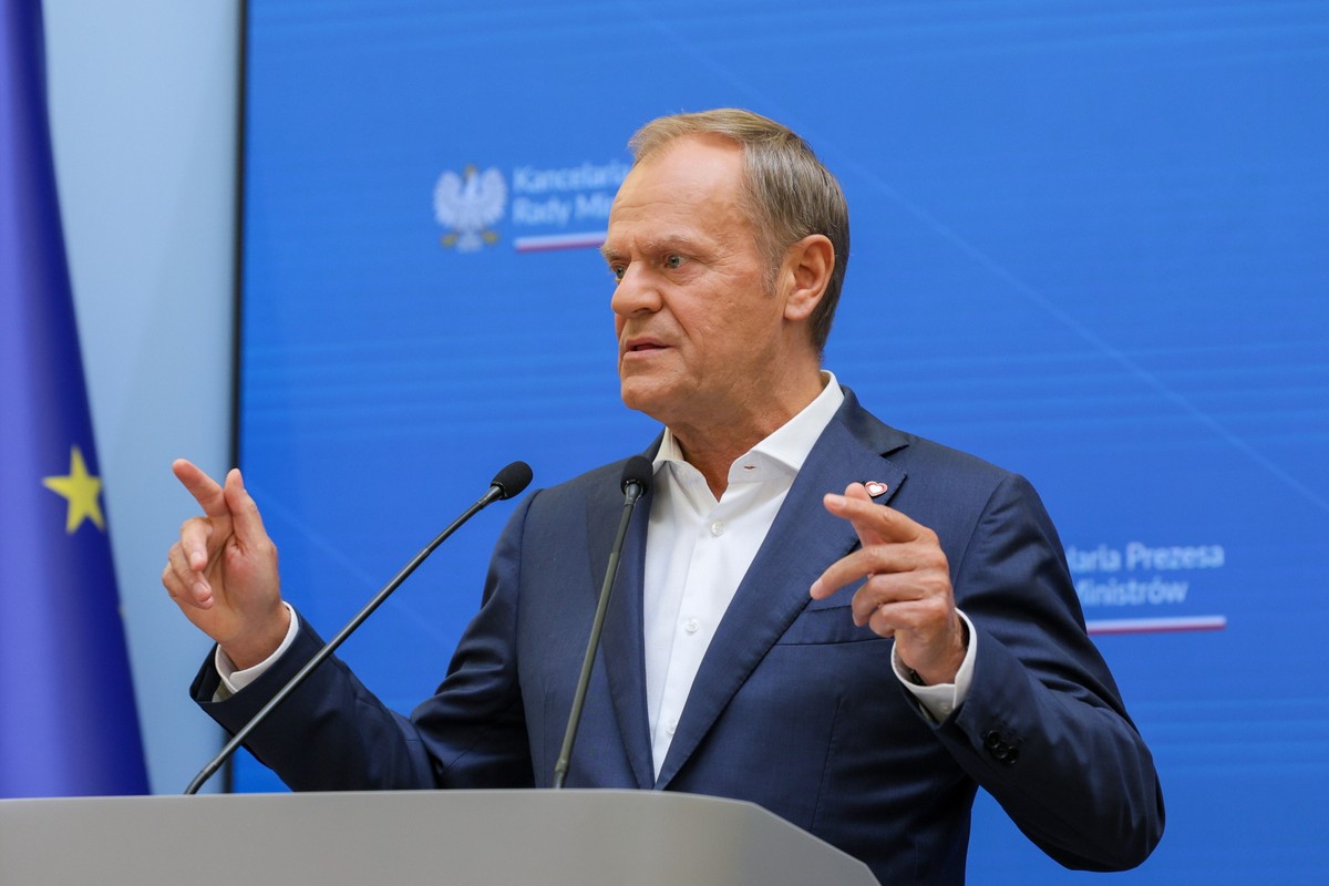 Premier Donald Tusk podczas konferencji prasowej w siedzibie KPRM w Warszawie, Premier ogłosił rozpoczęcie działań komisji ds. zbadania wpływów rosyjskich i białoruskich w latach 2004–2024