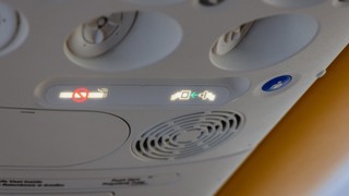 Niemcy: Ogromny chaos na niemieckich lotniskach. Odwołane loty, niekończące się kolejki