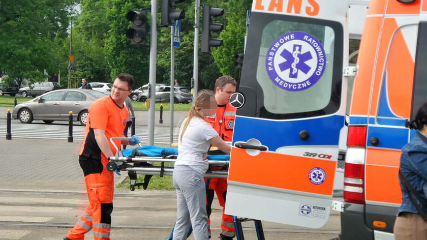 Samochód staranował wózek z dzieckiem