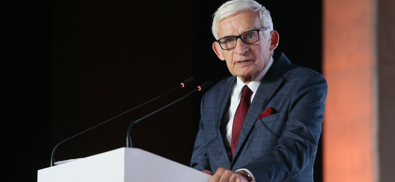 "Brexit zaczynał się dokładnie tak samo". Jerzy Buzek ostrzega