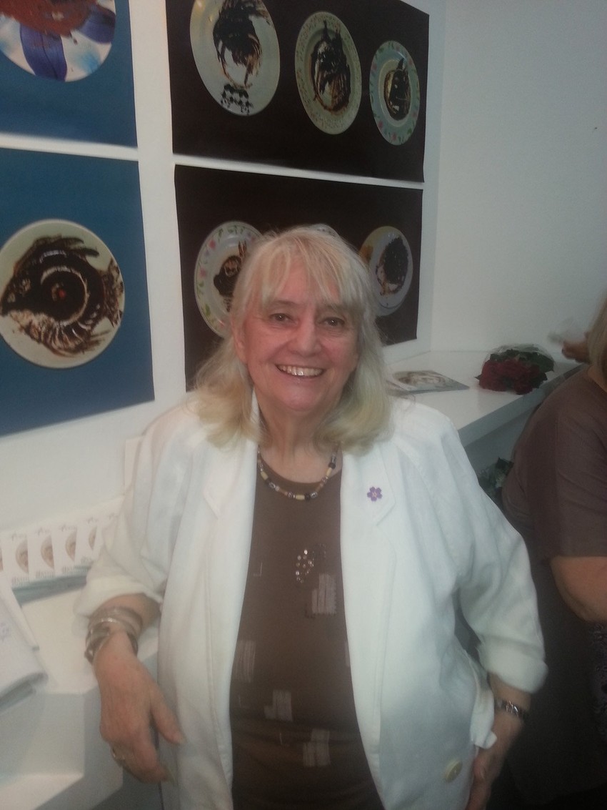 Nasmejana i vesela autorka neobične izložbe Dušanka Vartabedijan