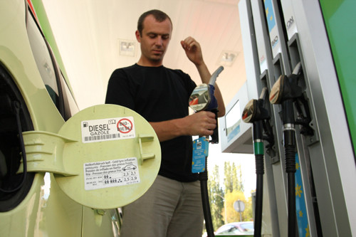 Biopaliwo jest już na naszych stacjach. Wyjaśniamy jakie auta mogą na nim jeździć