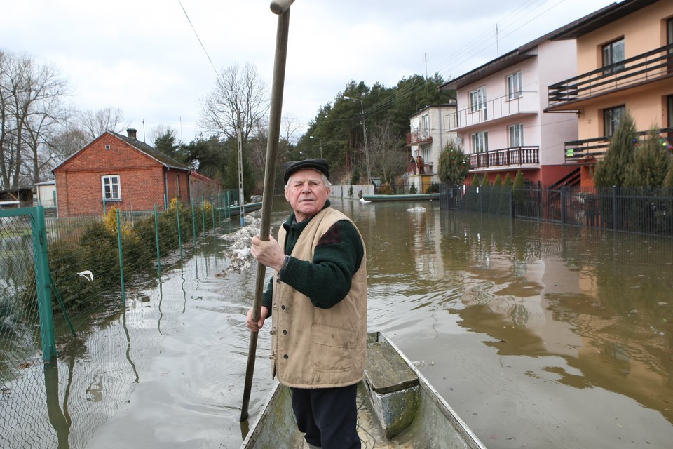 PŁOCK LOKALNE PODTOPIENIA WYLEWAJĄCA WISŁA