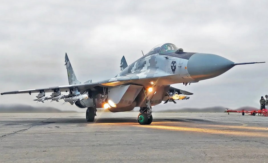 W aktywnej służbie Sił Powietrznych Sił Zbrojnych Ukrainy znalazły się samoloty MiG-29 wersji 9.13, nowszej w stosunku do eksportowej 9.12A, używanej we wschodnioeuropejskich krajach NATO. Dodatkowo siłami ukraińskiego przemysłu lotniczego część maszyn 40. BLT została zmodernizowana do standardu MiG-29MU1