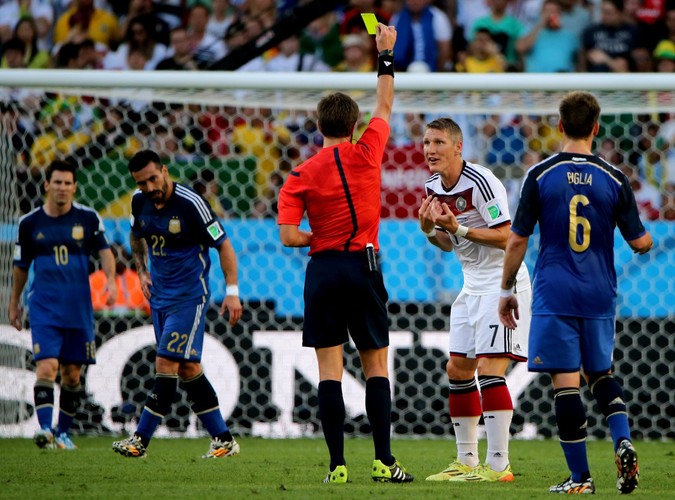 Bastian Schweinsteiger ukarany żółtą kartką