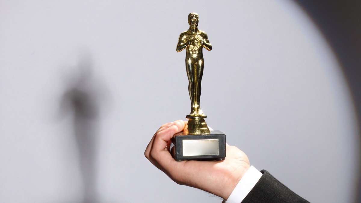 Akár Ön is óriási összegeket kaszálhat: idén az Oscar-díjakra is lehet fogadni – Vajon az Oppenheimer hozza a tutit?