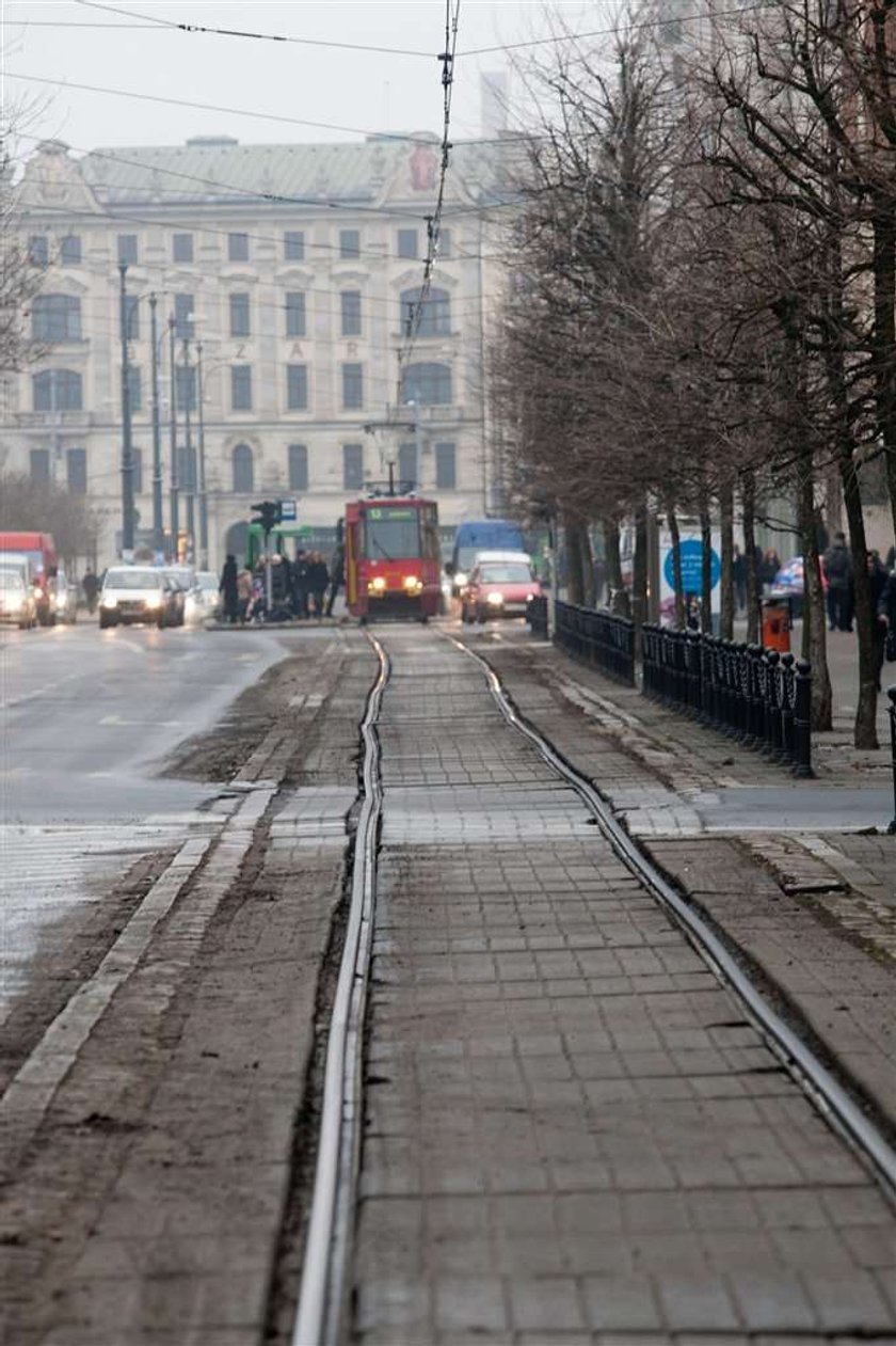 Kpina! MPK radzi pasażerom: Trzymaj się poręczy