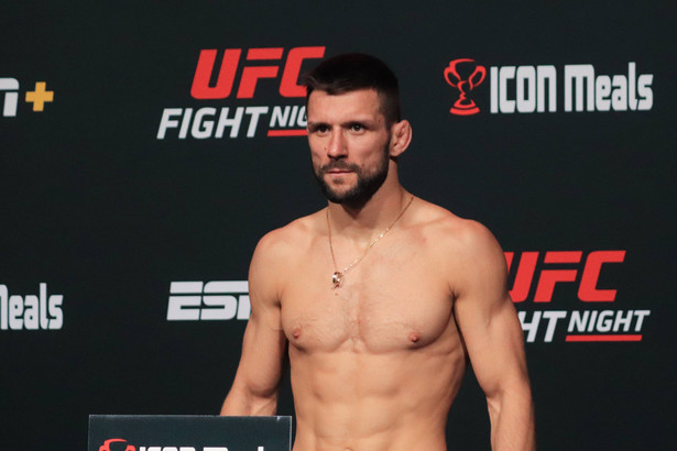 June 24, 2022: LAS VEGAS, NV - JUNE 24: Mateusz Gamrot poses on the scale during the UFC Vegas 57: Weigh-in at UFC Apex on June 24, 2022, in Las Vegas, Nevada, United States. (Credit Image: © Diego Ribas/PX Imagens via ZUMA Press Wire) SPORTY WALKI UFC MMA FOT. ZUMA/NEWSPIX.PL POLAND ONLY !!! --- Newspix.pl *** Local Caption *** www.newspix.pl mail us: info@newspix.pl call us: 0048 022 23 22 222 --- Polish Picture Agency by Ringier Axel Springer Poland