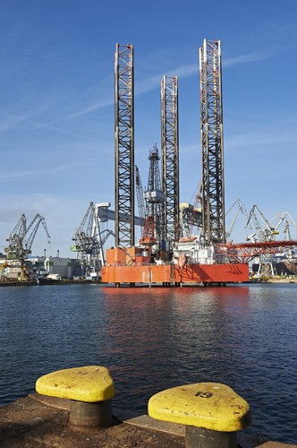 Do tej pory platforma „Petrobaltic' była wykorzystywana do wykonywania otworów w poszukiwaniu węglowodorów pod dnem Bałtyku. Teraz jednostka zostanie dostosowana do prac wydobywczych poprzez m.in. demontaż urządzeń i instalacji wiertniczych, montaż urządzeń służących do wydobycia ropy i gazu oraz ich separacji, wymianę nóg, a także rozbudowę pontonu i części hotelowej oraz budowę modułów procesowych, podano również.  (aw/cat) PAP/Adam Warżawa