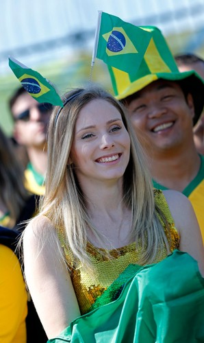 Piękne panie kochają piłkę nożna. Na mundialu ich nie brakuje