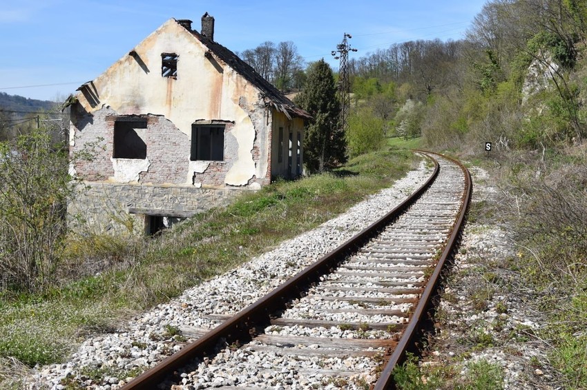 Objekat se nalazi u blizini pruge