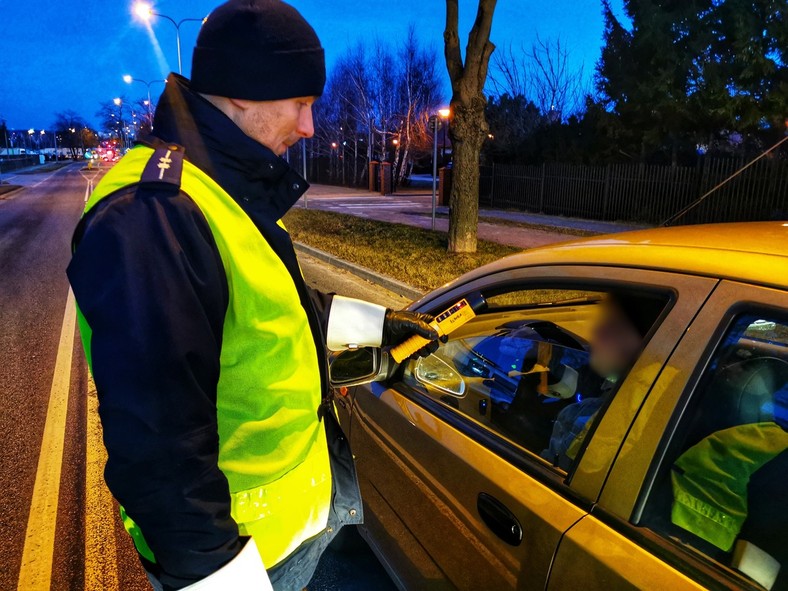 Policjanci z łomżyńskiej drogówki zatrzymali pięciu kierowców po alkoholu