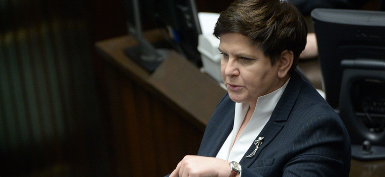 Ponad 74% Polaków, w tym połowa wyborców PiS, nie zgadza się z Beatą Szydło, że nagrody dla członków rządu się należały