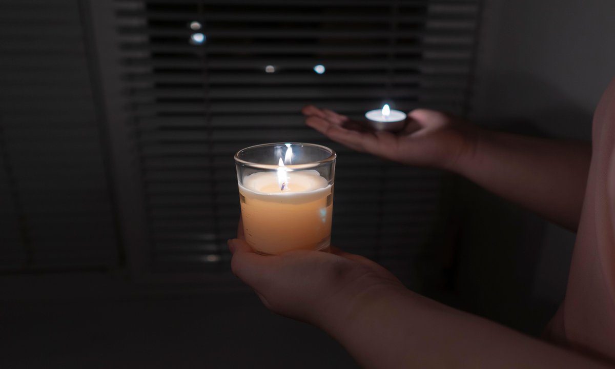 Przed zimą zrób "test świeczki". Sporo w ten sposób zaoszczędzisz