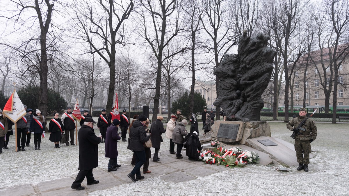 Przy pomniku Ofiar Katynia i Sybiru upamiętniono w Poznaniu 78. rocznicę zsyłki Polaków na Sybir. 10 lutego 1940 r. władze sowieckie przeprowadziły pierwszą z czterech masowych deportacji. Do północnych obwodów Rosji i na zachodnią Syberię wywieziono ok. 140 tys. osób.