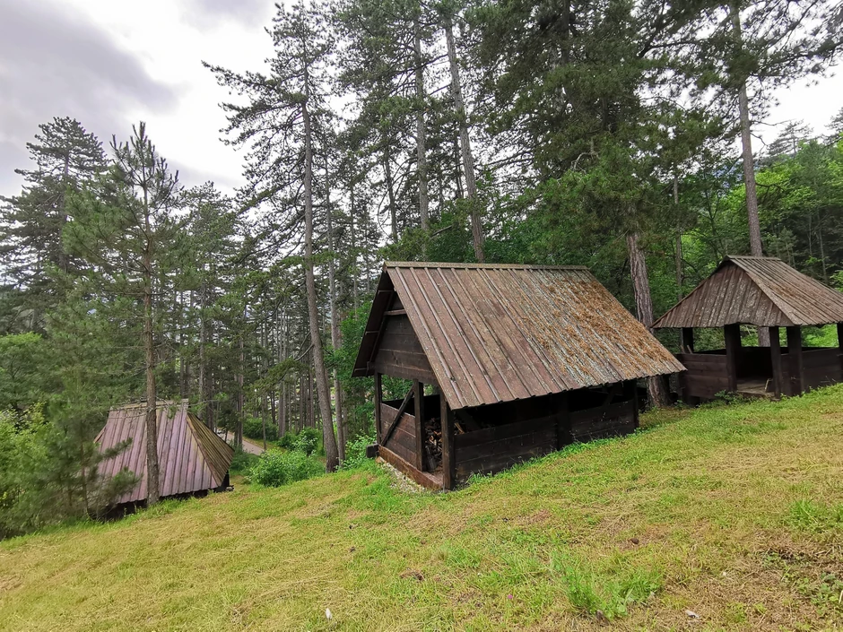 Crkva brvnara u selu Jablanica