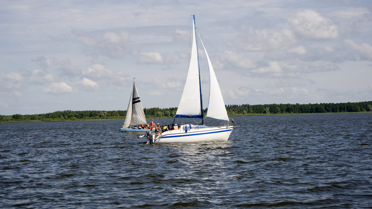 Mazury: Silny wiatr na jeziorach. MOPR apeluje o rozwagę