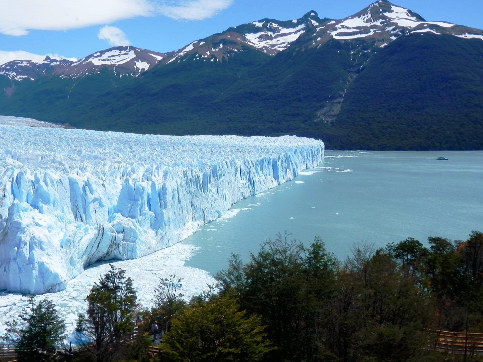 Ľadovec Perito Moreno bol dlhé roky výnimkou medzi ustupujúcimi ľadovcami. Podľa vedcov sa však aj jeho vývoj začína meniť. 