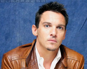 24236_jonathan-rhys-meyers-300-d0001A9BD2594268aede0